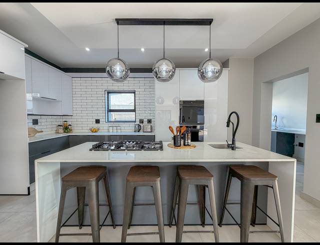 4 BEDROOM FREEHOLD FOR SALE IN FOUNTAINBROOK ESTATE
